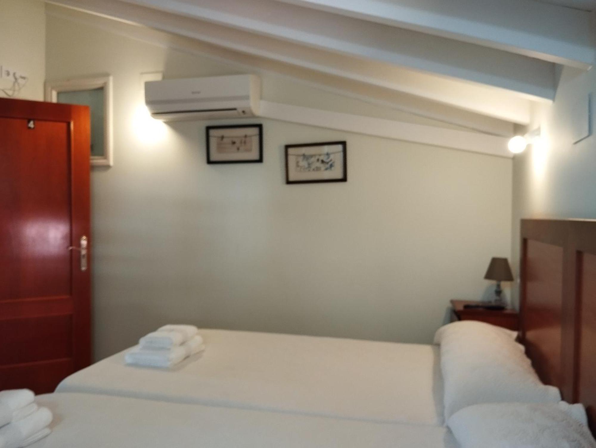 Hostal Bordillas Pomaluengo Exterior photo